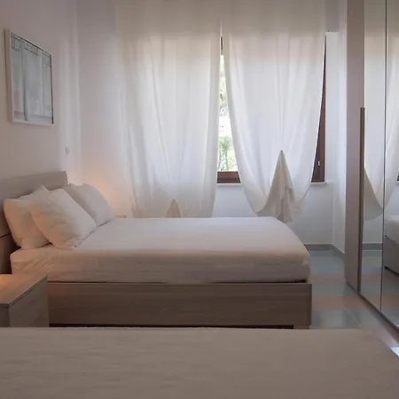 Le Rose Beach&suites Fronte Mare A Villarosa *