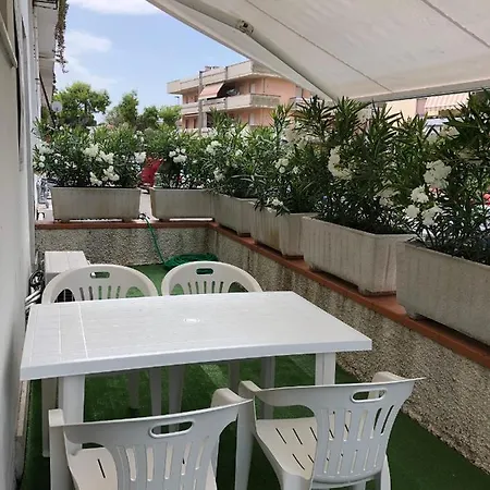 Le Rose Beach&suites Fronte Mare A Villarosa *