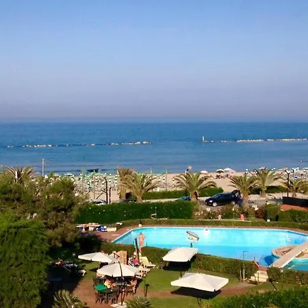 Le Rose Beach&suites Fronte Mare A Villarosa Appart hôtel *