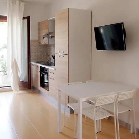 Le Rose Beach&suites Fronte Mare A Villarosa *