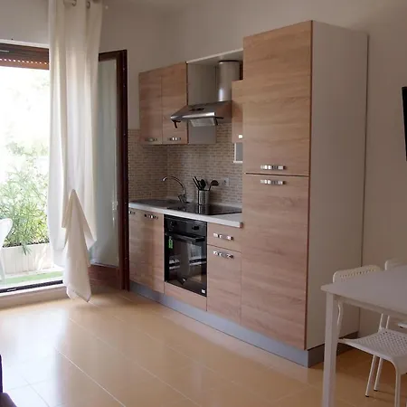 Le Rose & Fronte Mare A Villarosa Apartmanhotel *