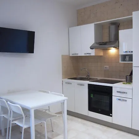 Le Rose & Fronte Mare A Villarosa Apartmanhotel *