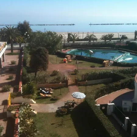 Apart-hotel Le Rose & Fronte Mare A Villarosa