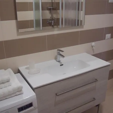 Le Rose & Fronte Mare A Villarosa Apartmanhotel *